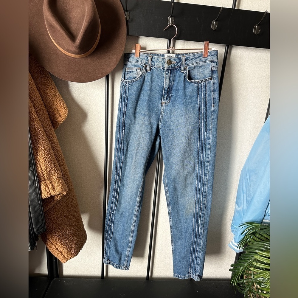 Urban Outfitters medium wash high rise retro vintage mom denim jeans y2k - Picture 1 of 6